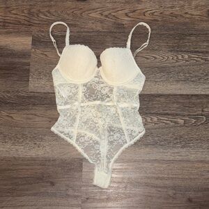 Forever 21 Lace Bodysuit in Cream size S